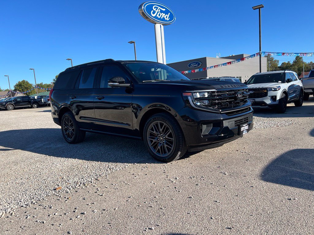 Used 2025 Ford Expedition Platinum w/ Stealth Performance Package AWD/4WD image 2