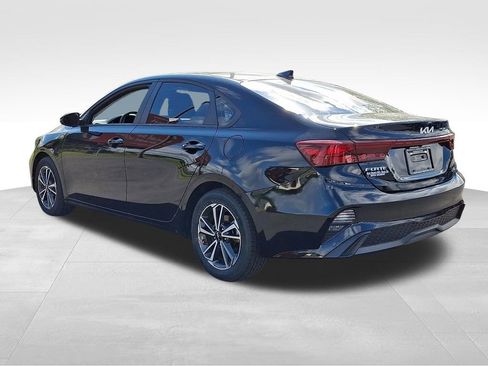 Used 2023 Kia Forte LXS w/ LXS Technology Package FWD image 4