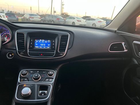 Used 2015 Chrysler 200 Limited FWD image 16