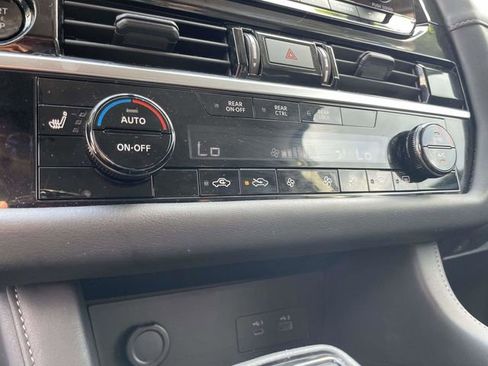 Used 2025 Nissan Pathfinder SV image 26