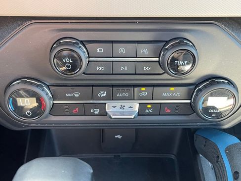 Used 2023 Ford Bronco Wildtrak image 13