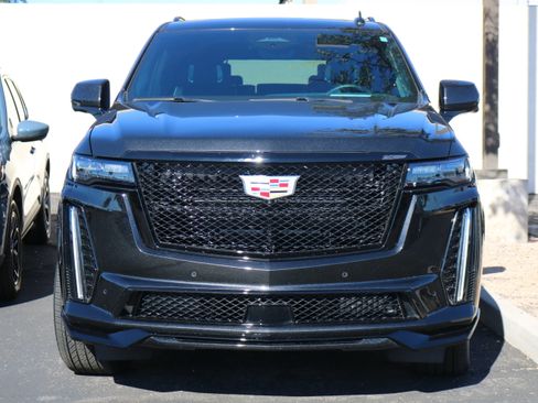 Used 2024 Cadillac Escalade ESV V w/ Heavy-Duty Trailer Package image 3