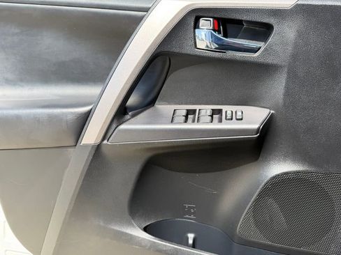 Used 2018 Toyota RAV4 XLE w/ Plus Extra Value Package FWD image 19