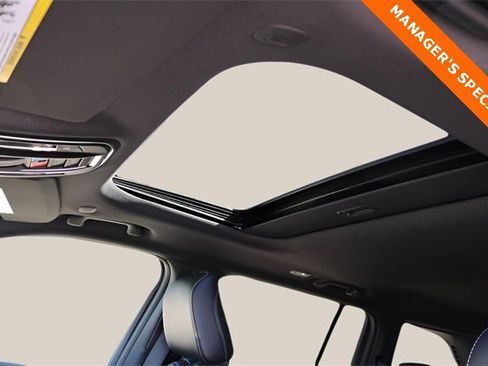 New 2025 Jeep Grand Cherokee Altitude image 10