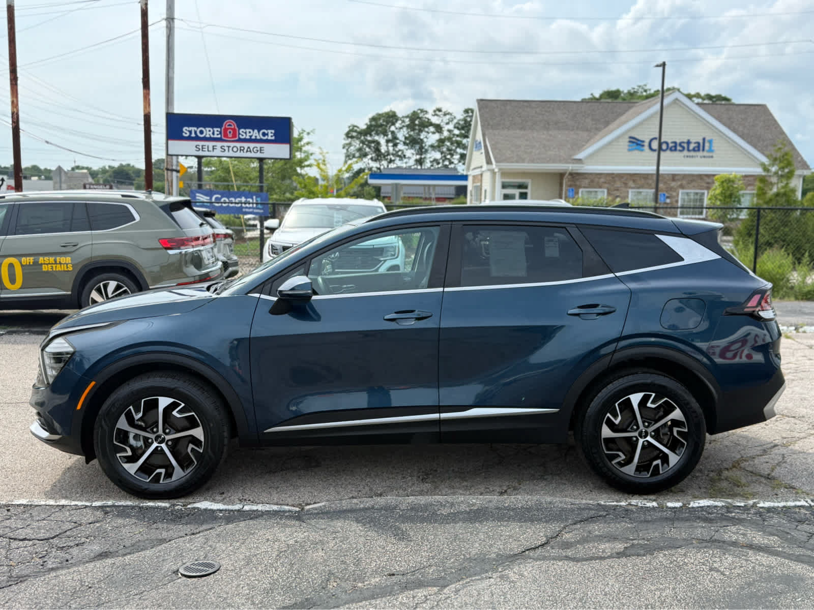 Used 2025 Kia Sportage EX w/ EX Premium Package AWD/4WD image 4