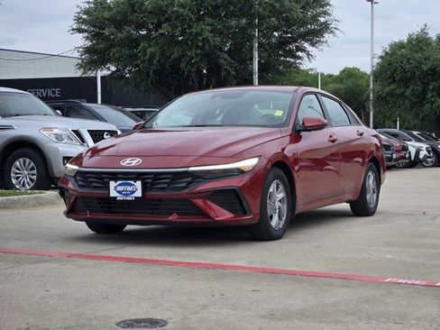 Certified 2025 Hyundai Elantra SE FWD image 3