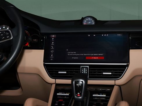 Used 2021 Porsche Cayenne S w/ Premium Package Plus image 41