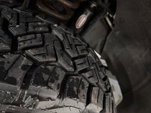 Used 2015 Ford F350 Lariat w/ Lariat Interior Package image 5