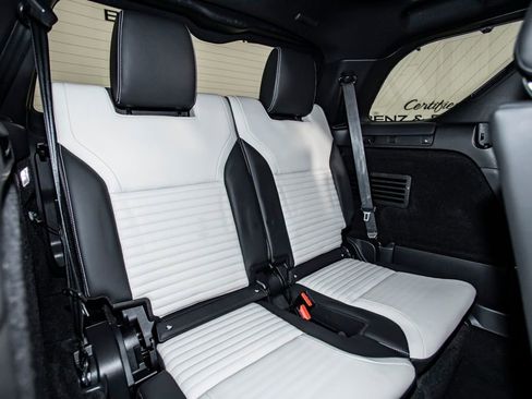 Used 2023 Land Rover Discovery Metropolitan Edition image 19