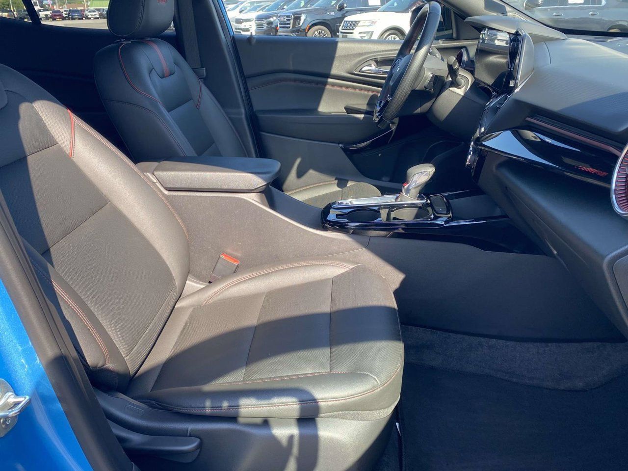 Used 2025 Chevrolet Trax RS FWD image 12