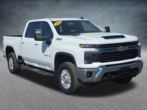 Used 2025 Chevrolet Silverado 2500 LT AWD/4WD image 11