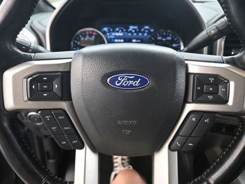 Used 2022 Ford F250 Lariat w/ Black Appearance Package AWD/4WD image 9