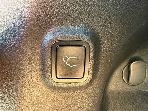 Used 2020 Jeep Cherokee Trailhawk AWD/4WD image 16