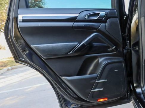 Used 2016 Porsche Cayenne image 12