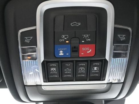 Used 2021 RAM 1500 Limited AWD/4WD image 16