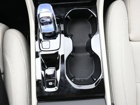 New 2026 Volvo XC40 B5 Plus w/ Protection Package Premier AWD/4WD image 11