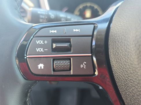 Used 2025 Honda Pilot EX-L image 18