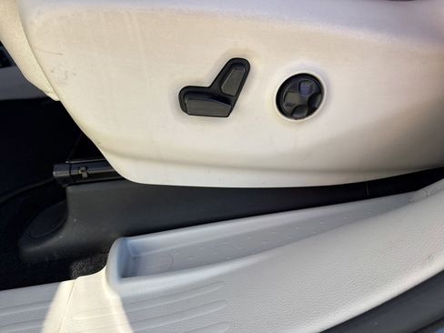 Used 2017 Chrysler Pacifica Touring-L image 13