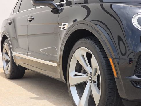 Used 2018 Bentley Bentayga AWD/4WD image 39