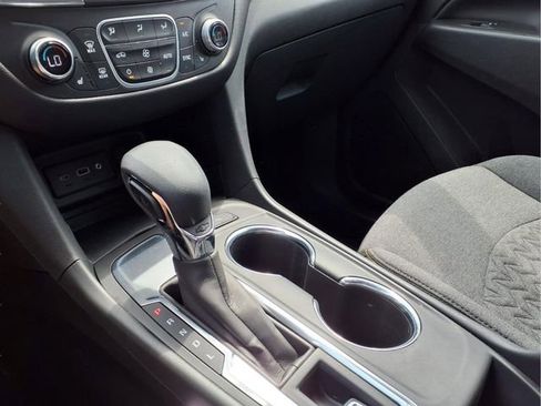 Certified 2024 Chevrolet Equinox LT FWD image 8