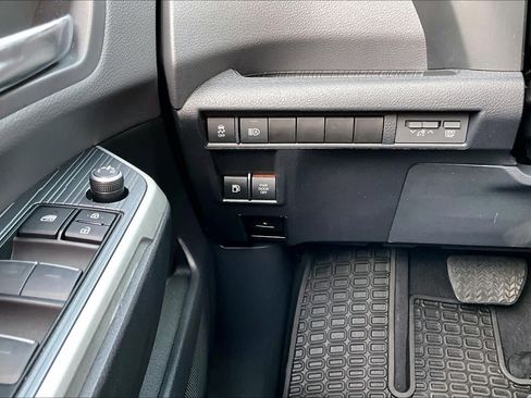 Used 2023 Toyota Sienna XSE FWD image 34