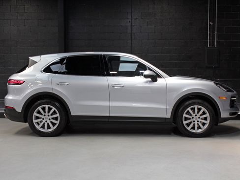 Used 2019 Porsche Cayenne w/ Premium Package AWD/4WD image 17