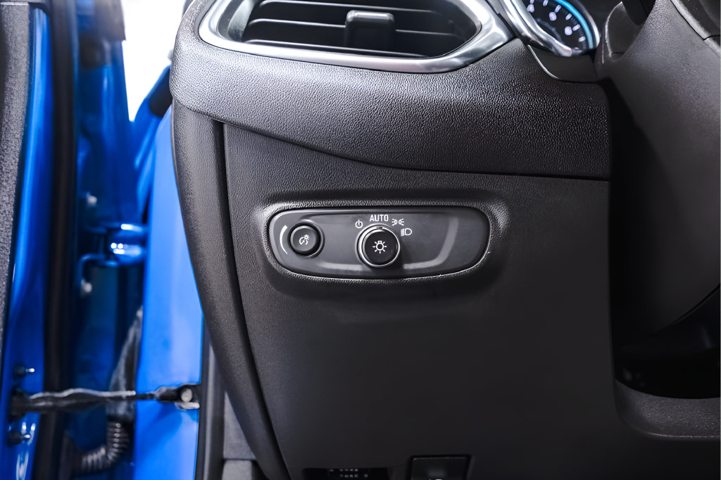 Used 2024 Chevrolet Equinox LT w/ LPO, Floor Liner Package FWD image 19
