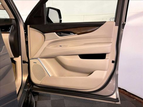 Used 2019 Cadillac Escalade ESV Premium Luxury w/ LPO, Radiant Package AWD/4WD image 26