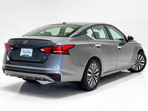 Used 2024 Nissan Altima 2.5 SV FWD image 30