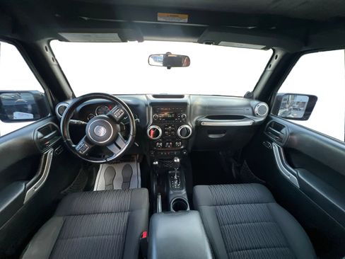 Used 2012 Jeep Wrangler Unlimited Sahara w/ Connectivity Group AWD/4WD image 21