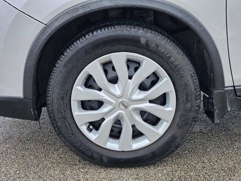 Used 2015 Nissan Rogue S image 9