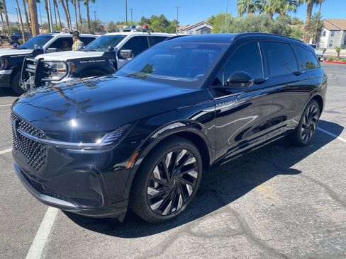 Used 2024 Lincoln Nautilus Reserve w/ Equipment Group 203A AWD/4WD image 1