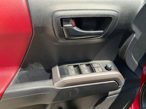 Used 2023 Toyota Tacoma SR5 AWD/4WD image 12