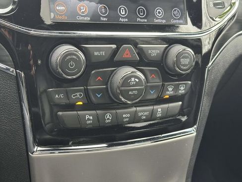 Used 2020 Jeep Grand Cherokee Limited image 16