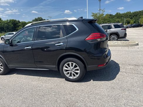 Used 2017 Nissan Rogue SV AWD/4WD image 9