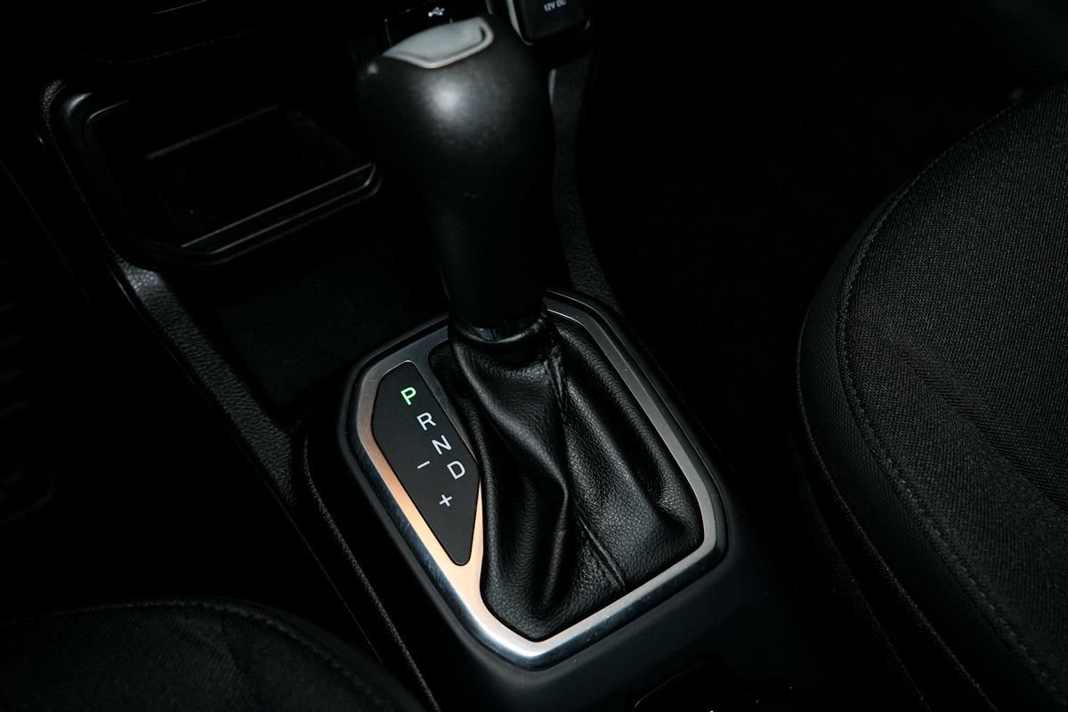Used 2020 Jeep Renegade Altitude FWD image 22