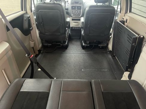 Used 2017 Dodge Grand Caravan SXT image 20