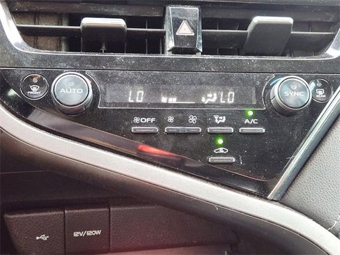 Used 2022 Toyota Camry LE image 14