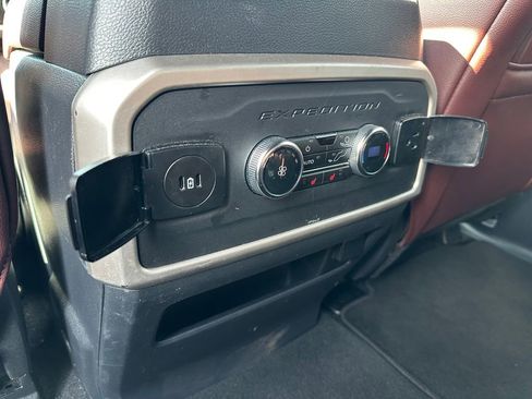 Used 2024 Ford Expedition Limited image 28