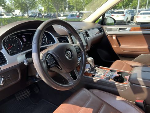 Used 2012 Volkswagen Touareg Sport AWD/4WD image 17