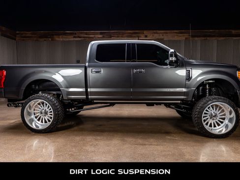 Used 2017 Ford F350 Platinum w/ Platinum Ultimate Package image 10