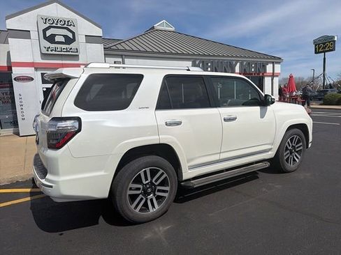 Used 2016 Toyota 4Runner Limited image 17