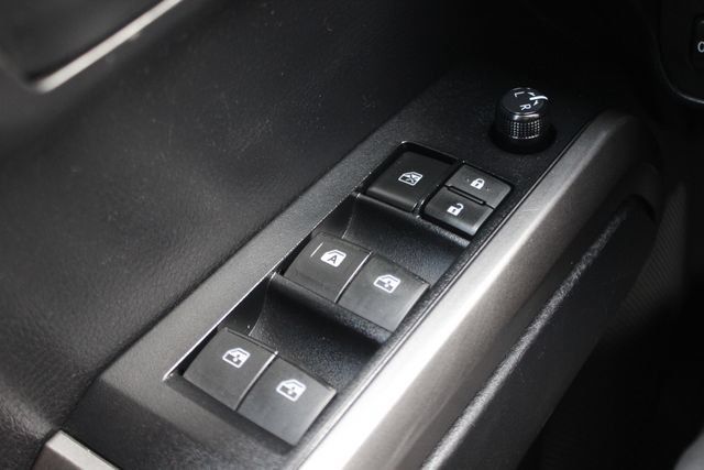 Used 2021 Toyota Tacoma SR5 AWD/4WD image 17