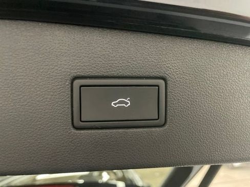 Certified 2024 Volkswagen Tiguan SE R-Line AWD/4WD image 9