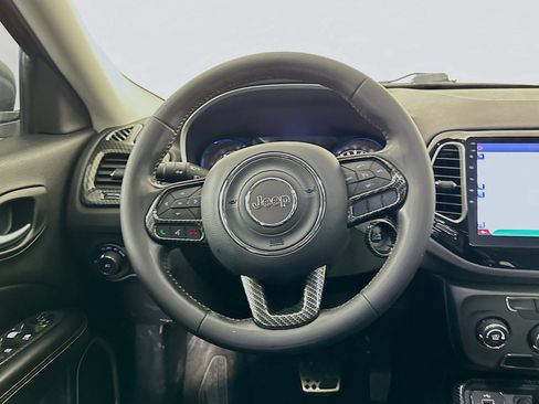 Used 2018 Jeep Compass Latitude image 17