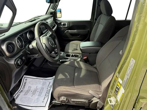 Used 2023 Jeep Gladiator Sport AWD/4WD image 16