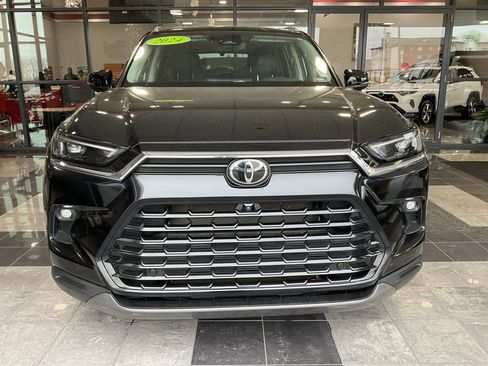 Used 2024 Toyota Grand Highlander Platinum image 2