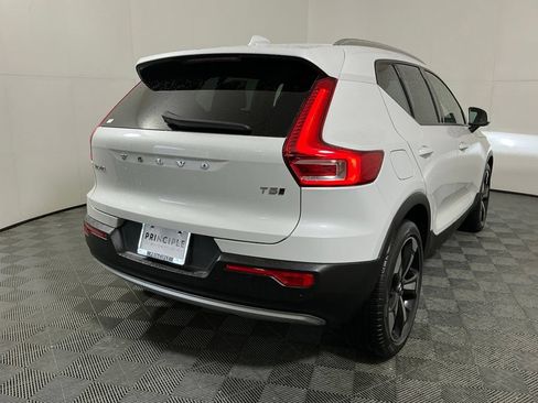Used 2022 Volvo XC40 T5 Momentum w/ Premium Package AWD/4WD image 5