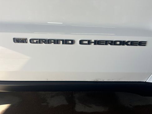 Used 2022 Jeep Grand Cherokee Limited image 29