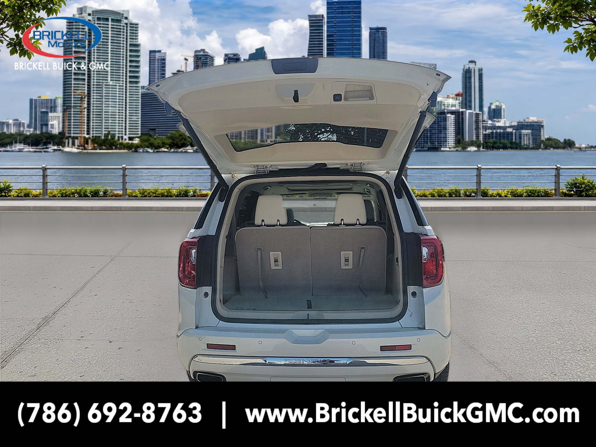 Used 2023 GMC Acadia Denali w/ Denali Ultimate Package FWD image 12